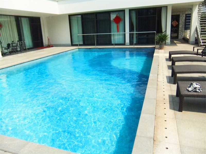 别墅低氯游泳池